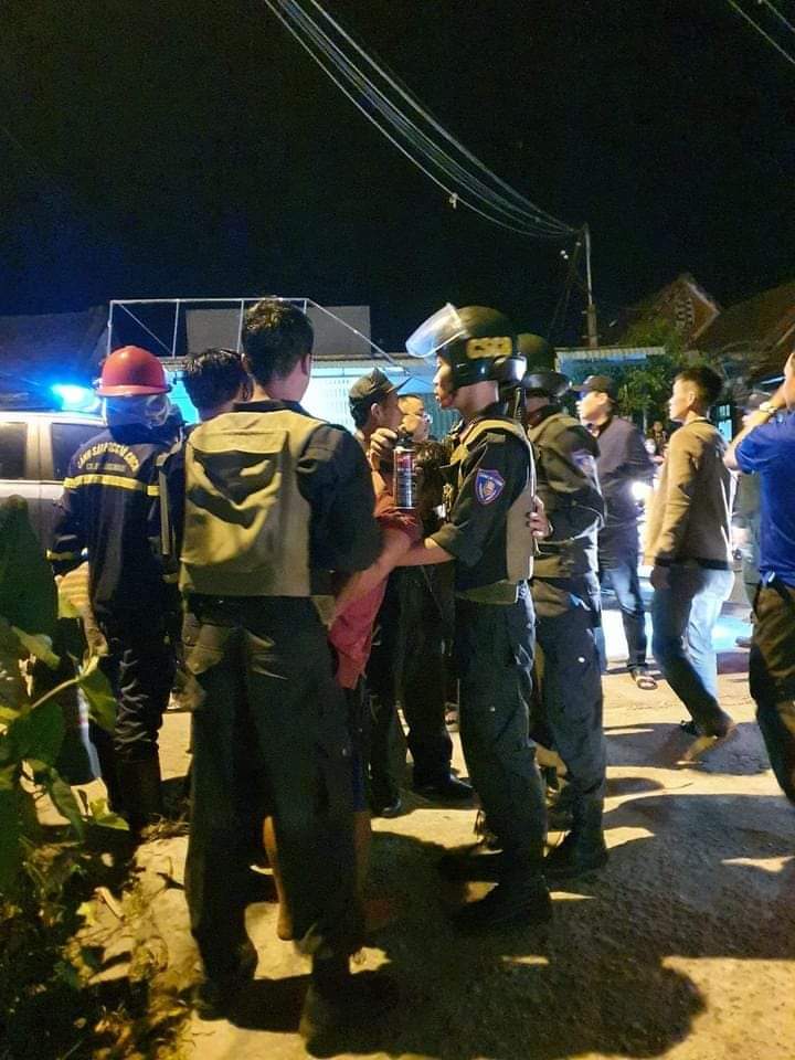 Công an Quảng Nam vây bắt kẻ chặn đường chém 2 ông cháu thương vong - Ảnh 2. Công an Quảng Nam vây bắt kẻ chặn đường chém 2 ông cháu thương vong - Ảnh 2.