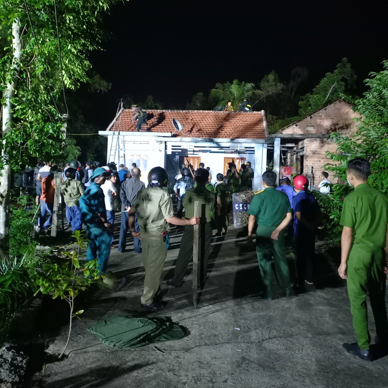 Công an Quảng Nam vây bắt kẻ chặn đường chém 2 ông cháu thương vong - Ảnh 1. Công an Quảng Nam vây bắt kẻ chặn đường chém 2 ông cháu thương vong - Ảnh 1.