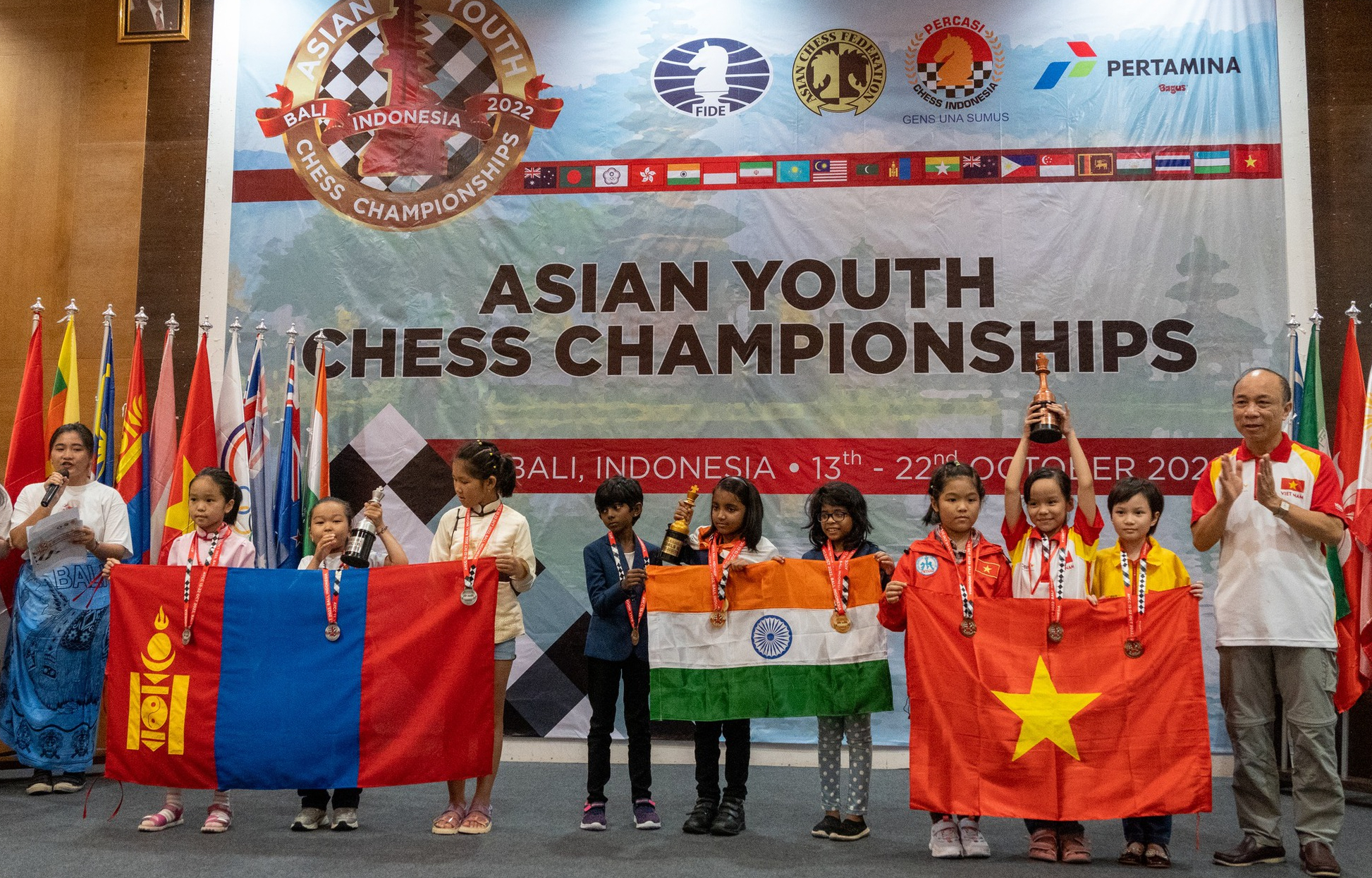 Cờ vua Việt Nam nhất toàn đoàn Giải Vô địch trẻ châu Á 2022 - Ảnh 1.