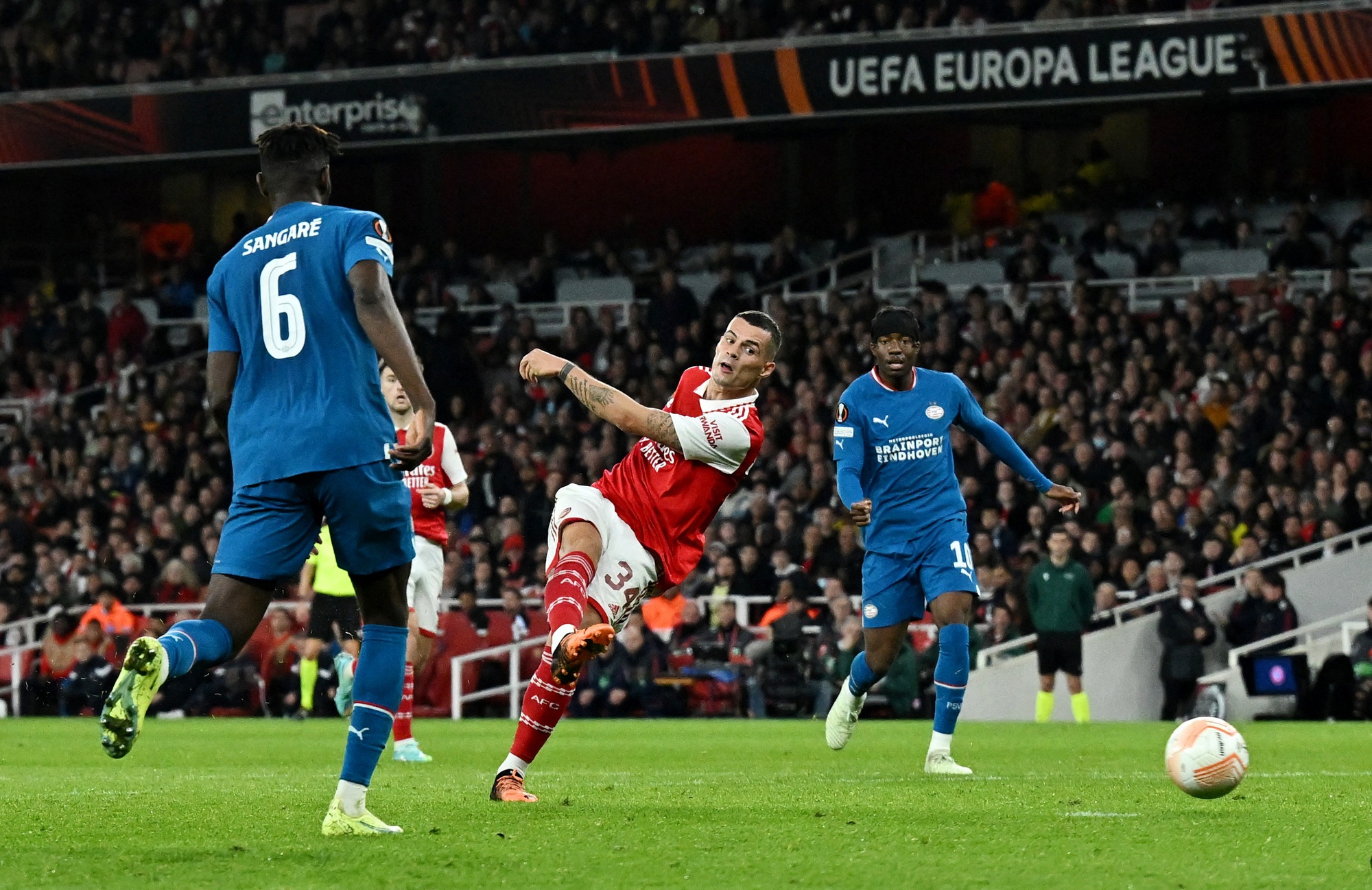 Ngựa chứng Xhaka lập siêu phẩm, Arsenal giật vé đi tiếp Europa League - Ảnh 4.