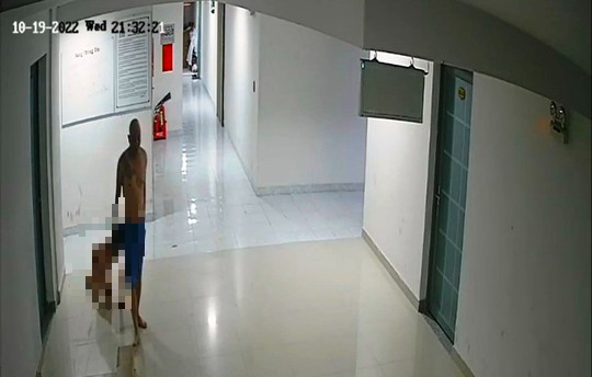 Lãnh đạo TP Đà Lạt thăm hỏi cháu trai 10 tuổi bị cha bạo hành dã man - Ảnh 2.
