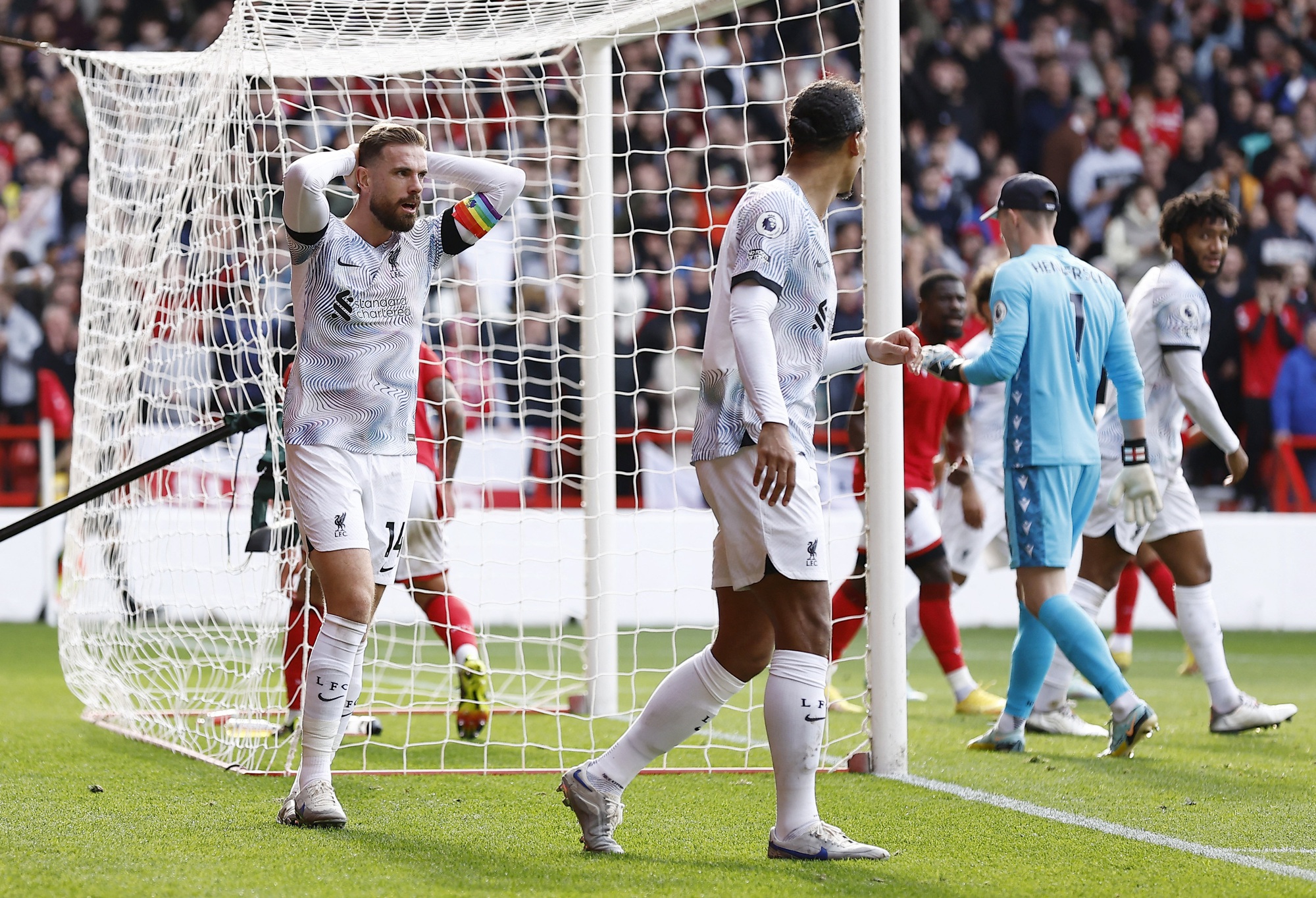 Liverpool thua sốc tân binh Nottingham Forest, nguy cơ văng Top 8 - Ảnh 5.