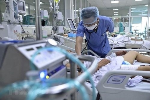 Bé gái mắc cúm A/H5N1 đã hồi phục, rút nội khí quản - Ảnh 1.