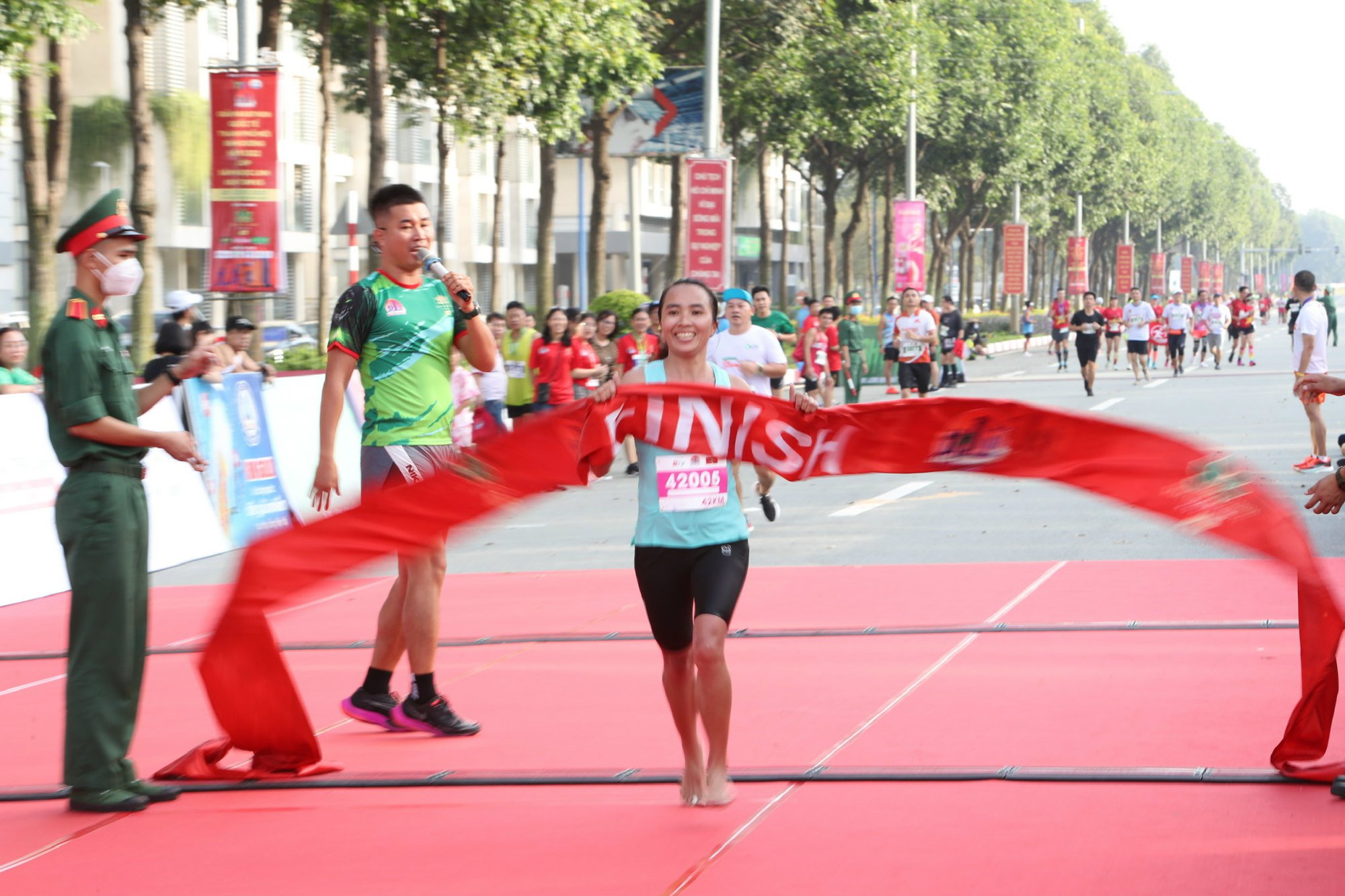 Hoàng Nguyên Thanh và Phạm Thị Bình vô địch marathon quốc tế Bình Dương - Ảnh 3.