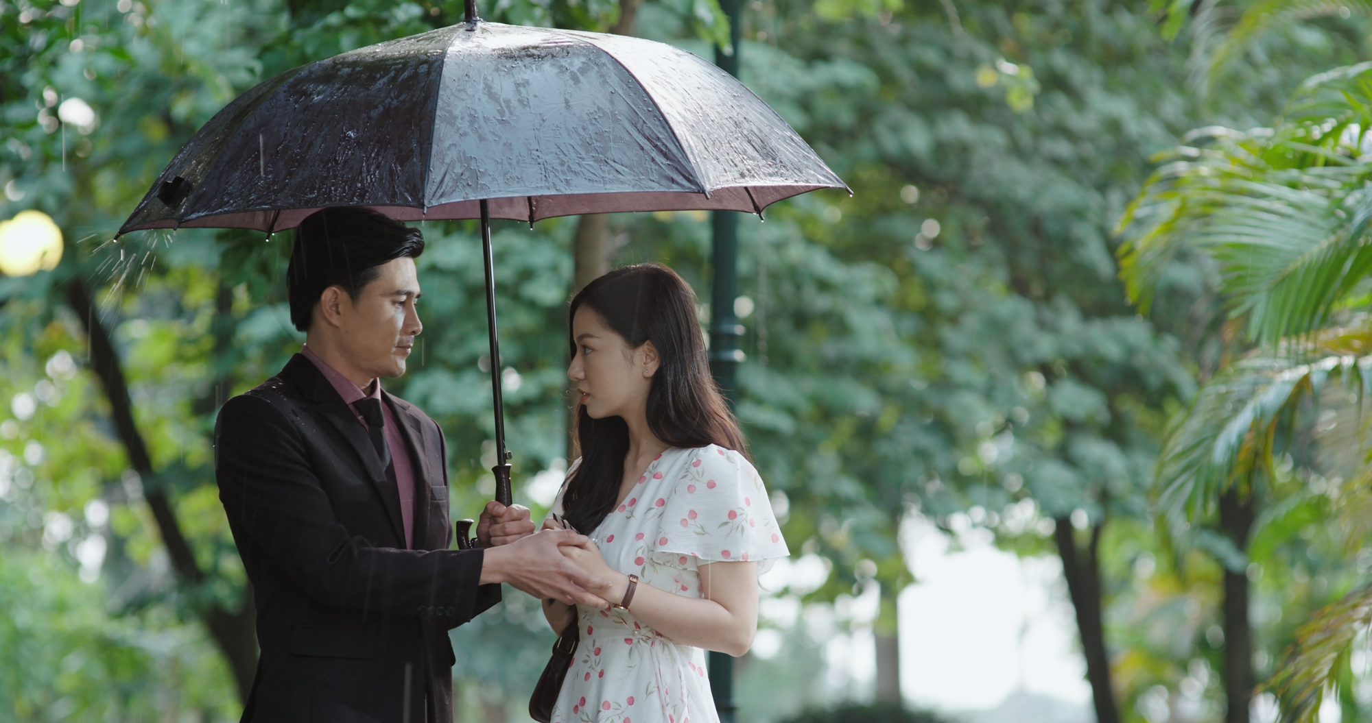 Phim do Quang Sự, Lê Hạ Anh đóng chính lên Netflix - Ảnh 4.