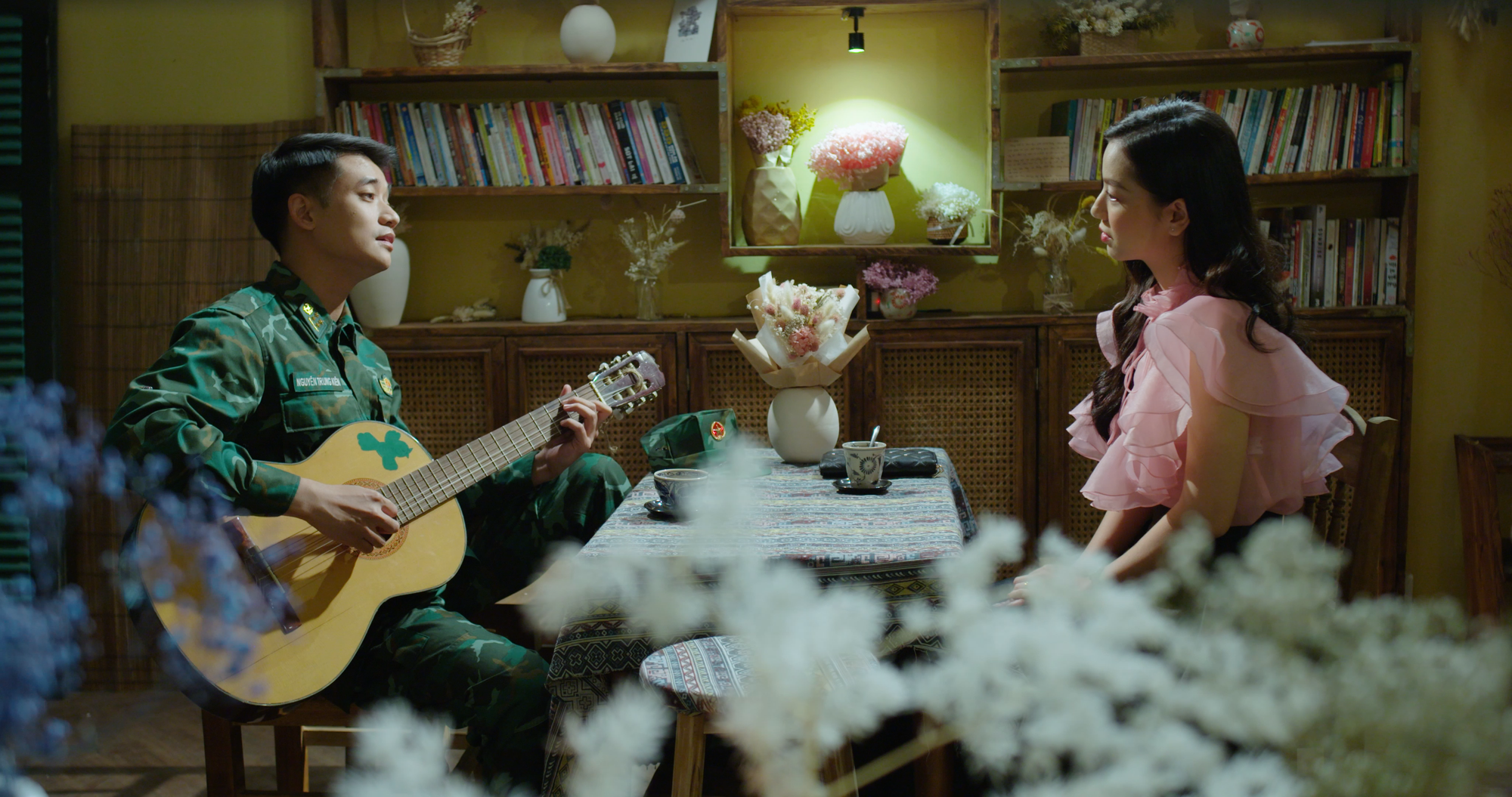 Phim do Quang Sự, Lê Hạ Anh đóng chính lên Netflix - Ảnh 2.