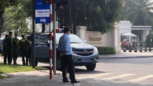 Xe cảnh sát 113 trước cổng Vingroup là bảo đảm an ninh trật tự cho lãnh đạo nước ngoài tới thăm - Ảnh 1.