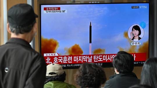 Triều Tiên phóng 2 tên lửa tại địa điểm “sát nách” Hàn Quốc - Ảnh 1.