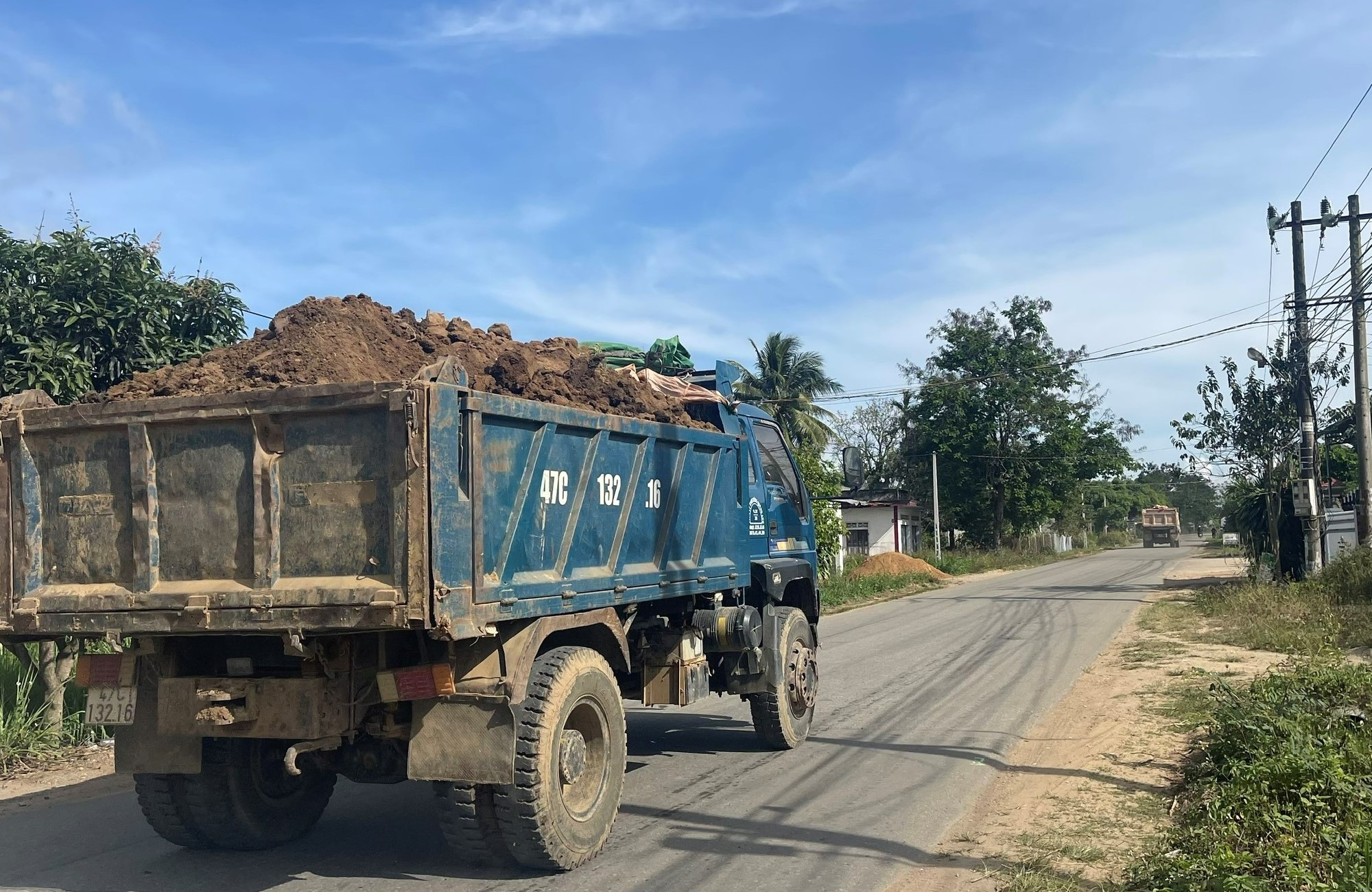 Tuyến đường Tập đoàn Sơn Hải làm gần 9 năm vẫn bóng láng - Ảnh 2.