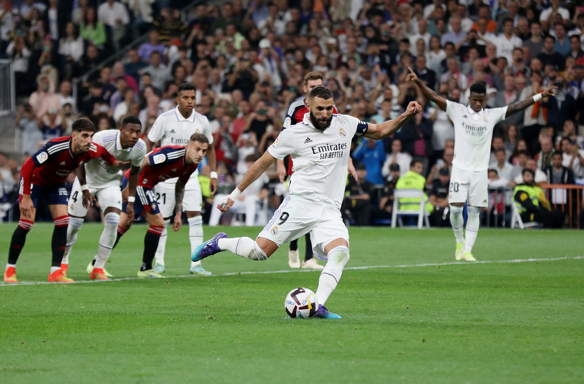 Tội đồ Benzema đá bay ngôi đầu của Real Madrid - Ảnh 6.