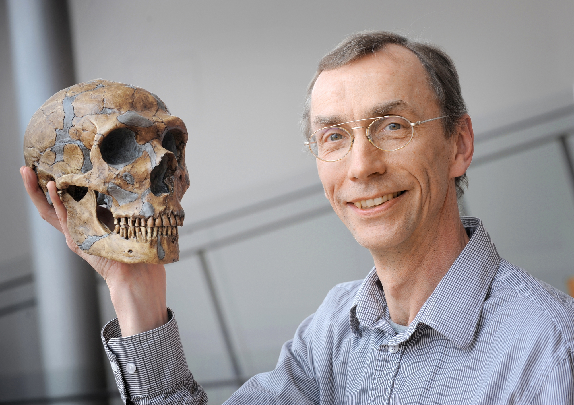 Nobel Y học 2022 vinh danh bạn đồng hành của loài người tuyệt chủng Neanderthals - Ảnh 1.