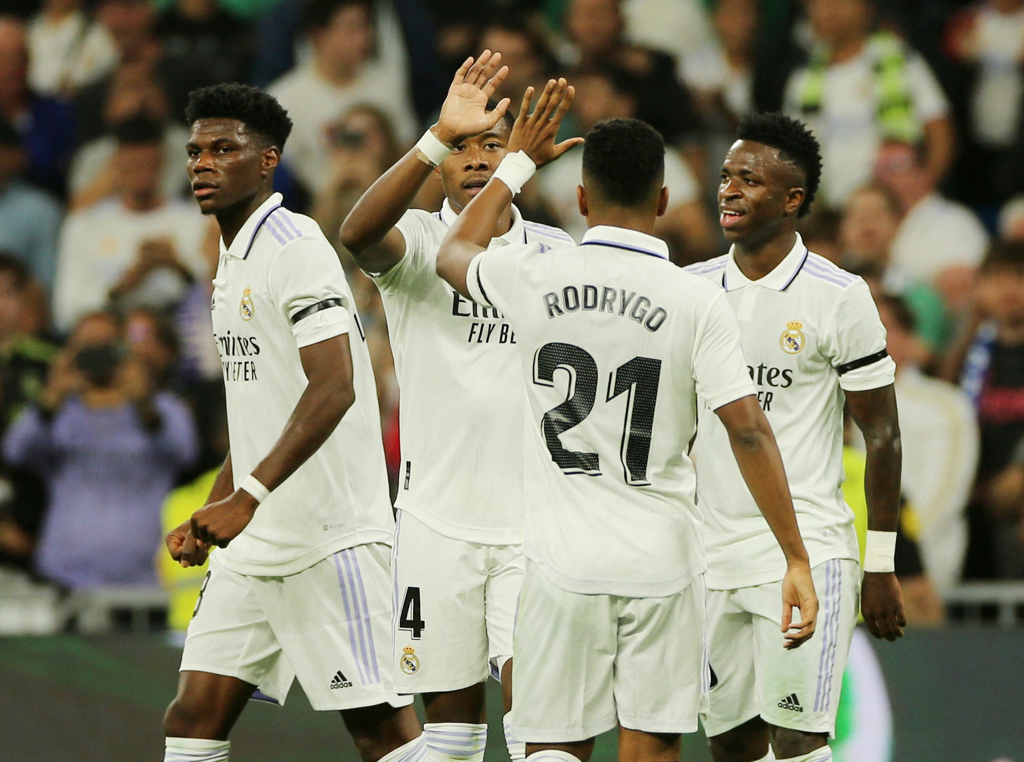 Tội đồ Benzema đá bay ngôi đầu của Real Madrid - Ảnh 2.