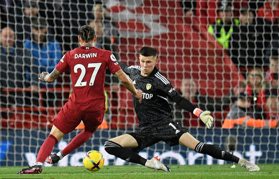 Bi K ch Liverpool Ngo i H ng Anh Rung Chuy n V a Ch n