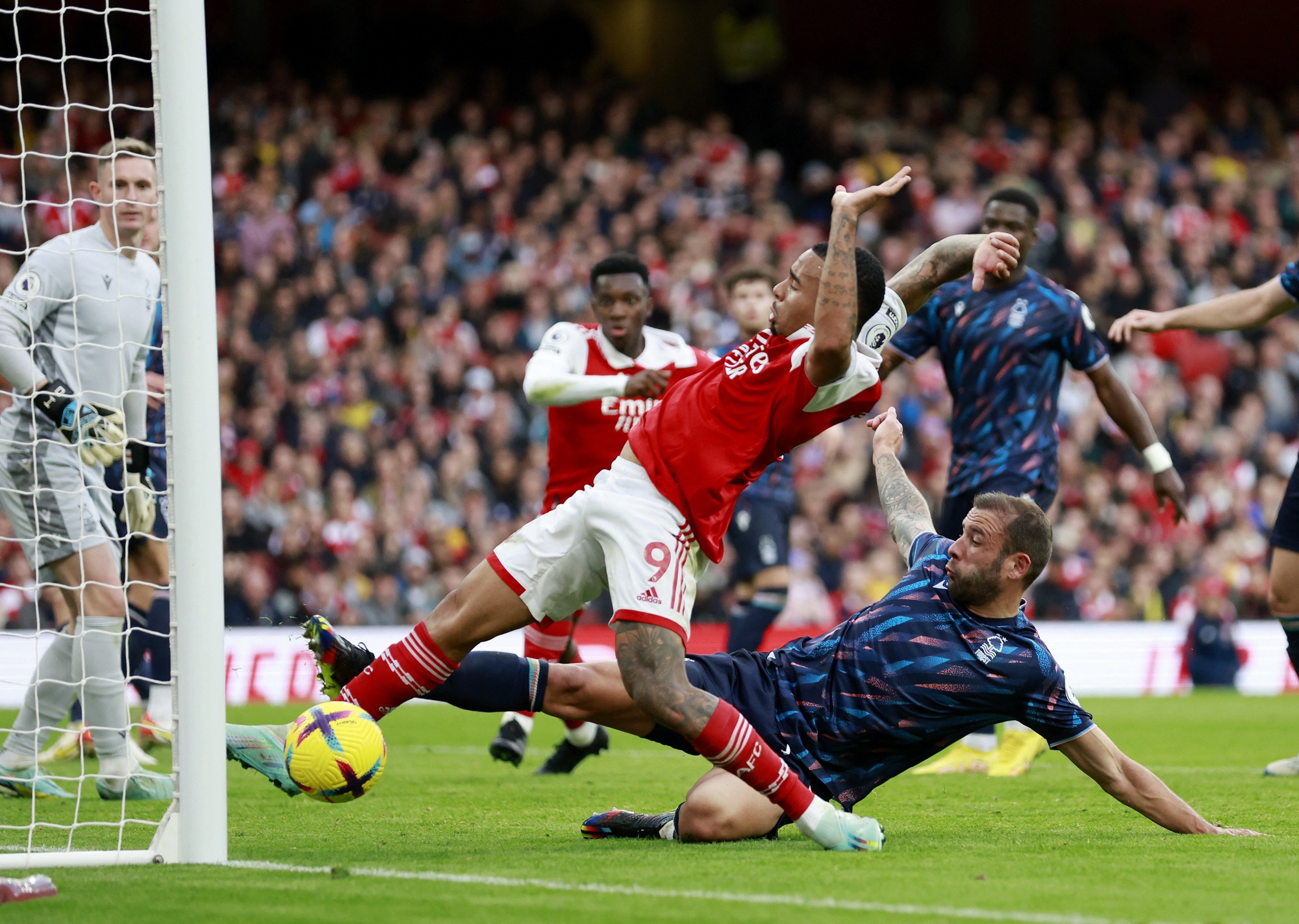Đại thắng 5 sao Nottingham Forest, Arsenal trở lại đỉnh bảng Ngoại hạng - Ảnh 8.