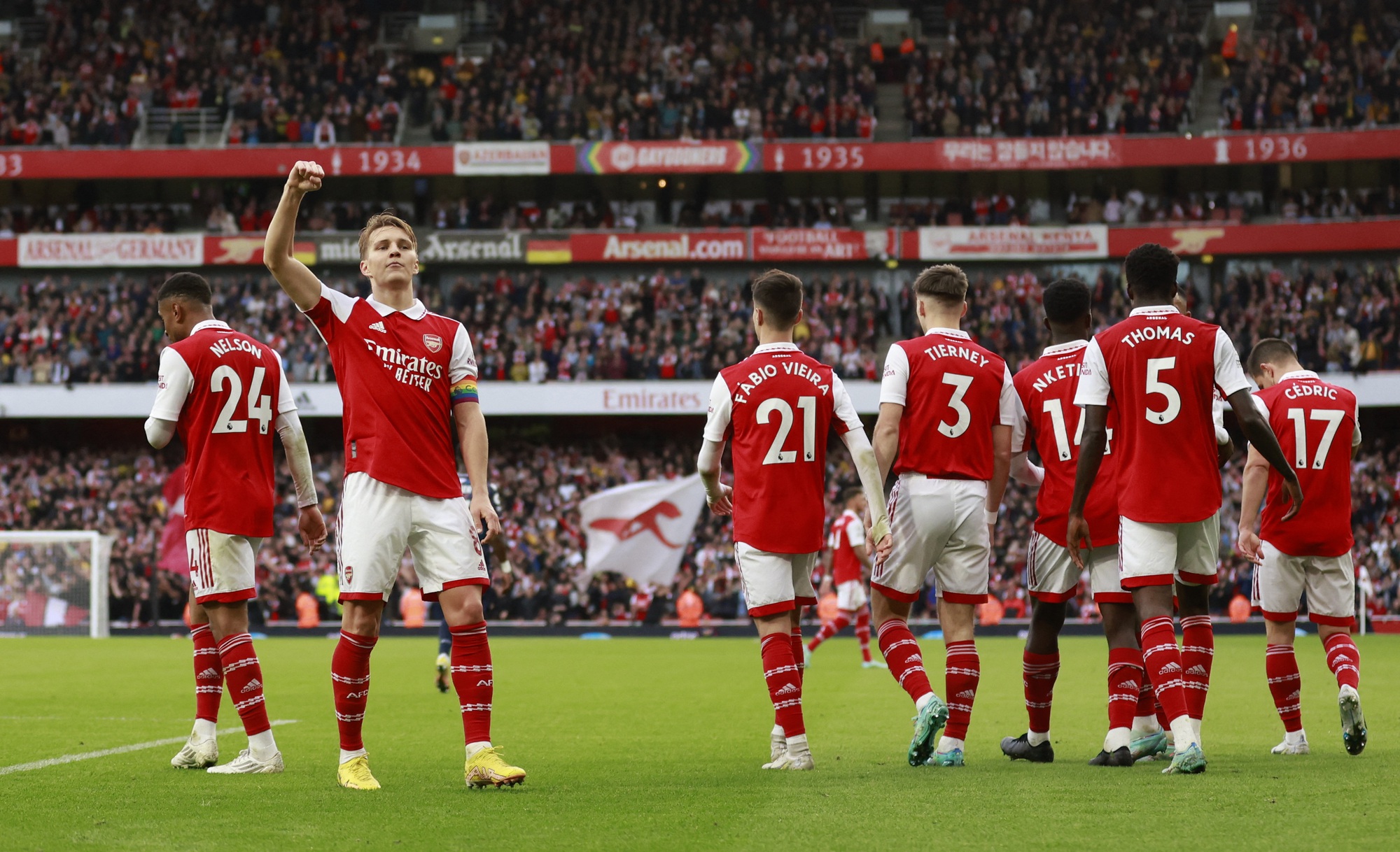 Đại thắng 5 sao Nottingham Forest, Arsenal trở lại đỉnh bảng Ngoại hạng - Ảnh 7.