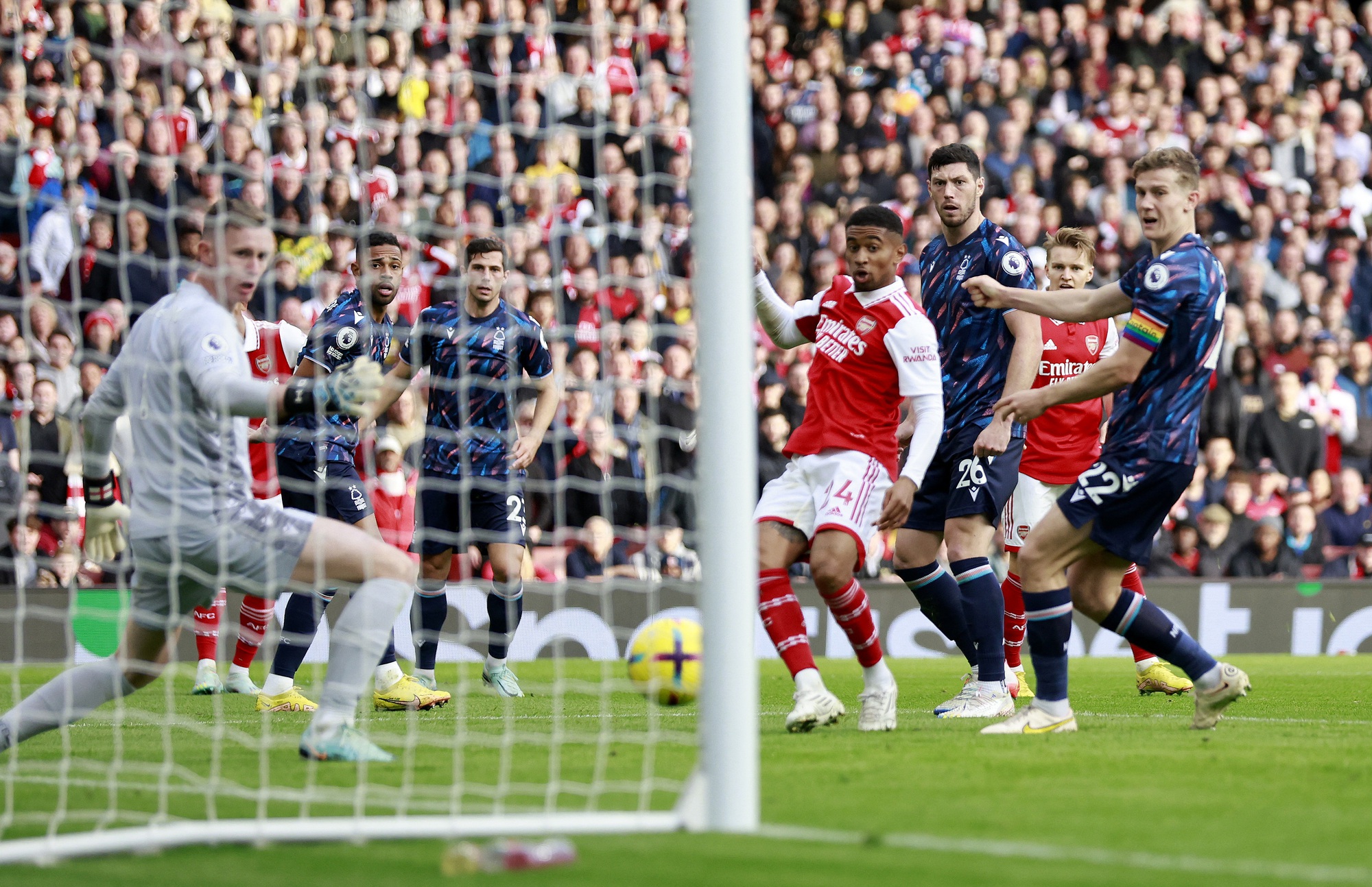Đại thắng 5 sao Nottingham Forest, Arsenal trở lại đỉnh bảng Ngoại hạng - Ảnh 5.