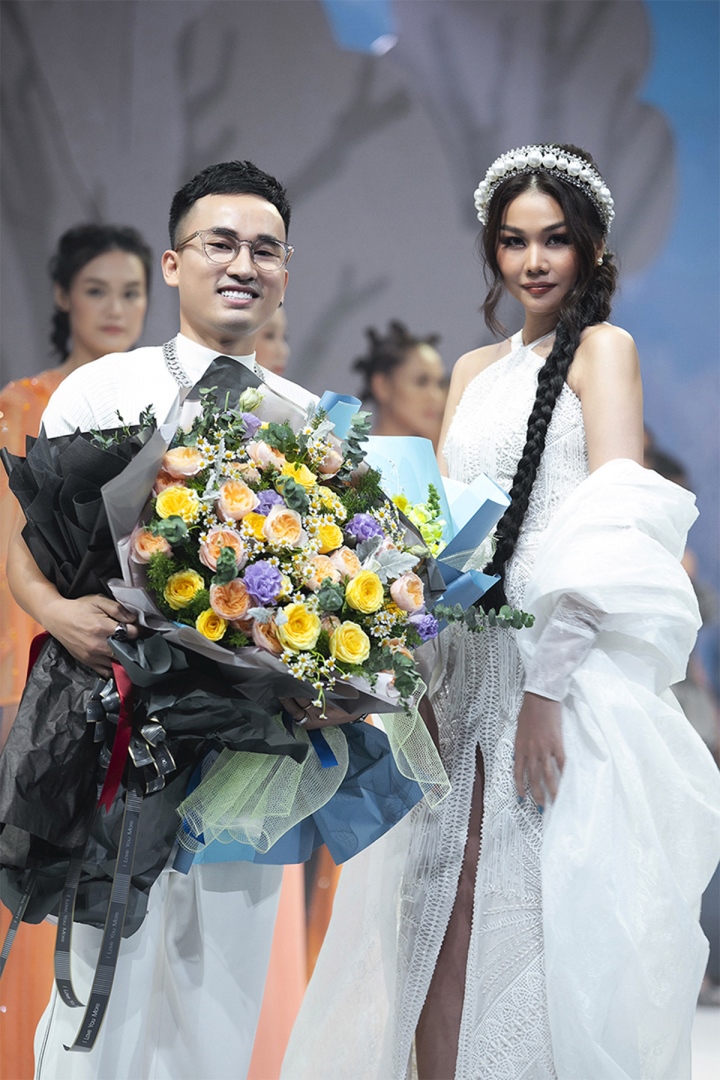 Siêu mẫu Thanh Hằng nhận lời làm vedette cho nhà thiết kế Hà Duy - Ảnh 2. Siêu mẫu Thanh Hằng nhận lời làm vedette cho nhà thiết kế Hà Duy - Ảnh 2.