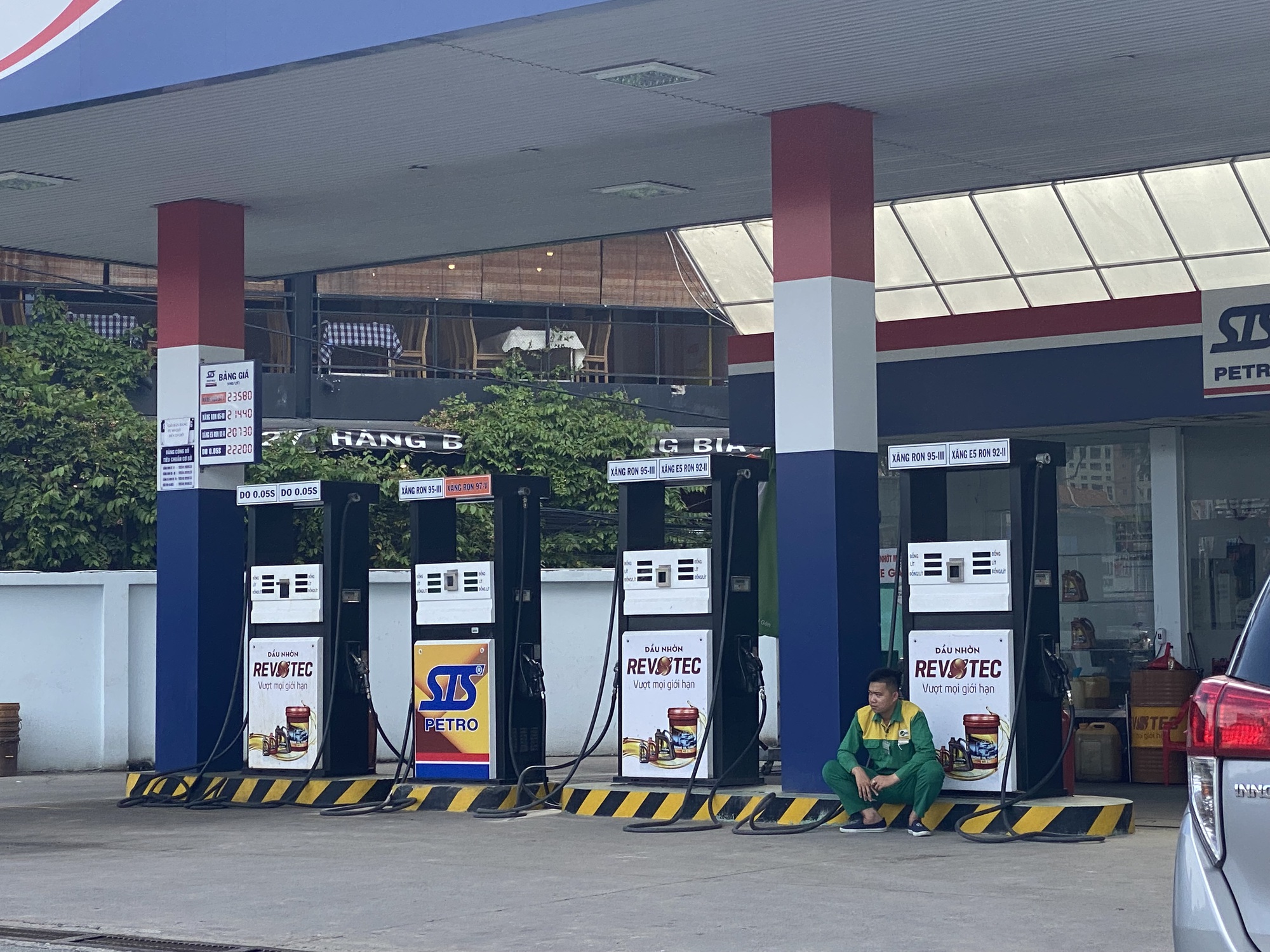 Danh sách 54 cây xăng tạm hết xăng ở TP HCM - Báo Người lao động