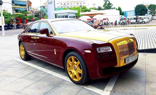 Sắp bán đấu giá siêu xe Roll-Royce mạ vàng của ông Trịnh Văn Quyết - Ảnh 2.