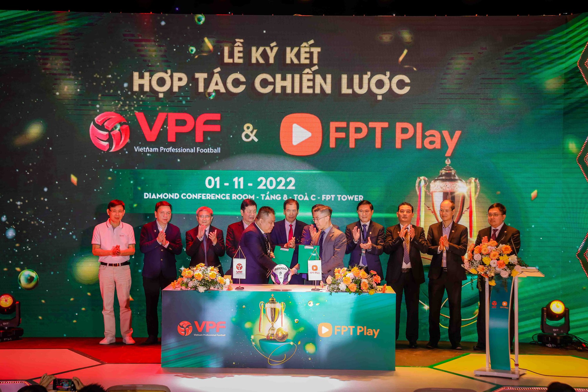 fpt-play-s-h-u-b-n-quy-n-truy-n-h-nh-v-league-2023-2027