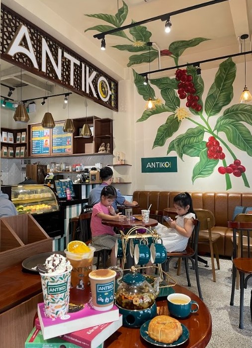 Antiko Kafe-Khám phá đêm Sài Gòn với cà phê sách - Ảnh 3.