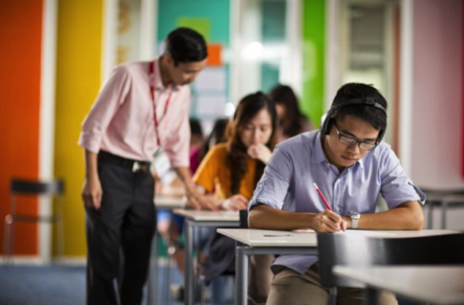 Lãnh đạo Bộ GD-ĐT lên tiếng về việc Hội đồng Anh và IDP cùng hoãn tổ chức thi IELTS - Ảnh 1. Lãnh đạo Bộ GD-ĐT lên tiếng về việc Hội đồng Anh và IDP cùng hoãn tổ chức thi IELTS - Ảnh 1.