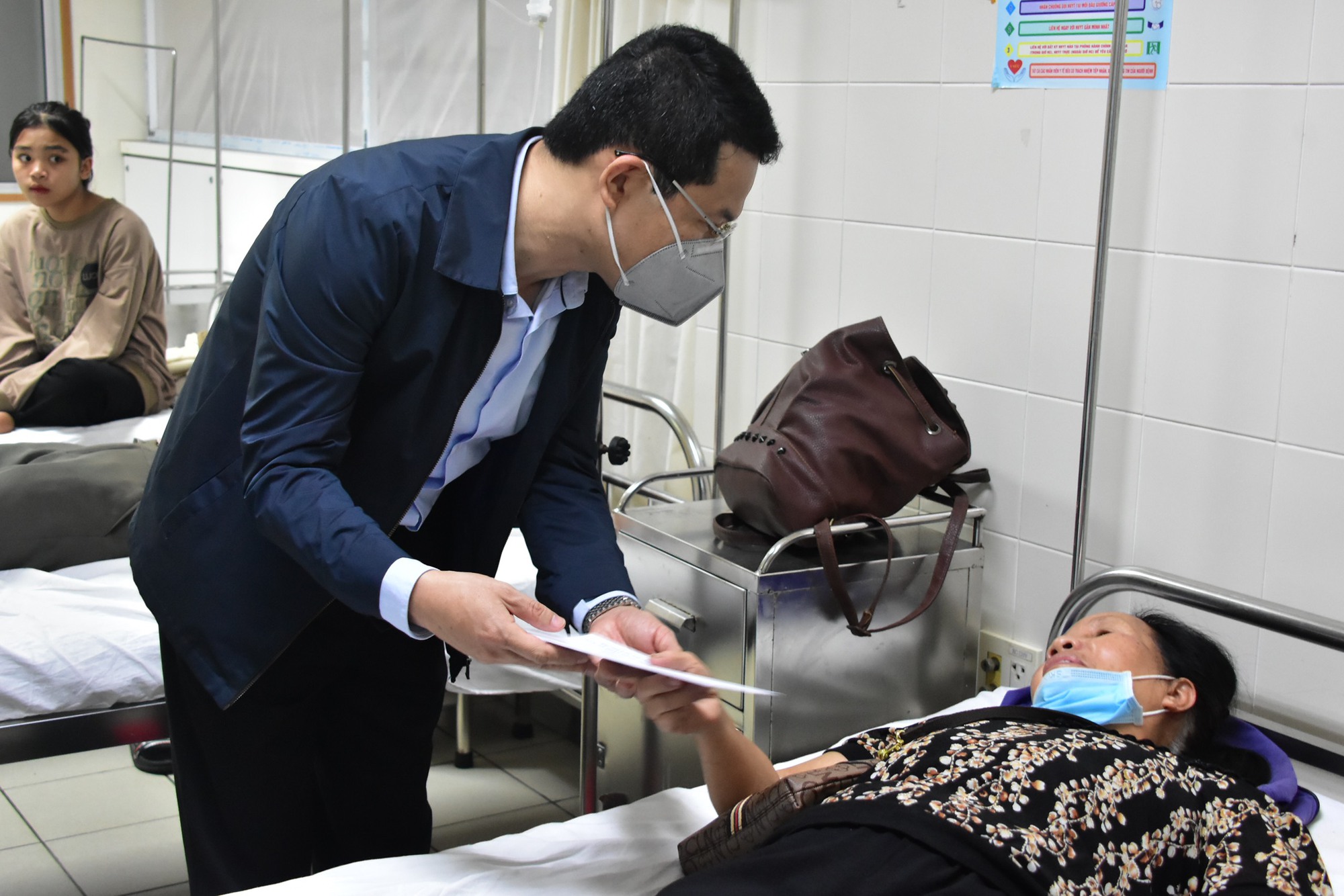 Xe khách giường nằm lấn làn gây tai nạn thảm khốc làm 2 người chết, 13 bị thương - Ảnh 3.