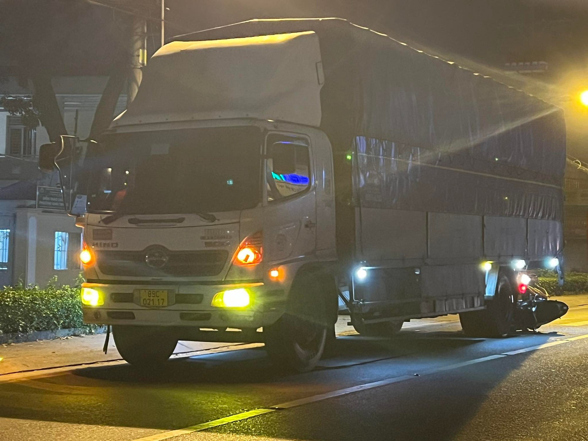 3 vụ tai nạn giao thông trong đêm, 3 người nguy kịch - Ảnh 1.