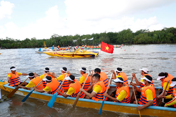 CUỘC THI ẢNH THIÊNG LIÊNG CỜ TỔ QUỐC: Bay lên Việt Nam - Ảnh 7.