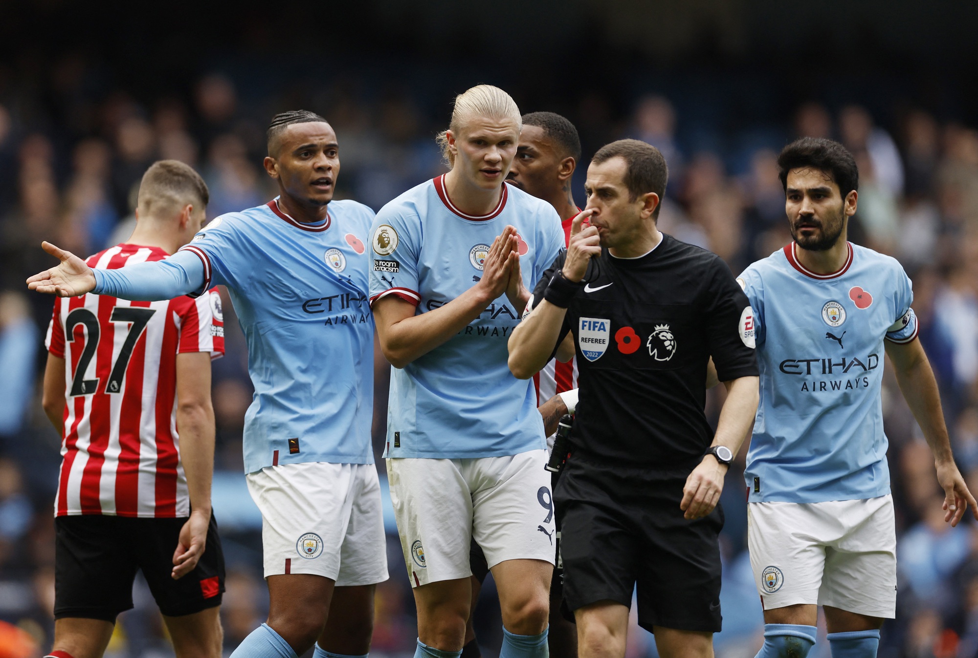 Đương kim vô địch Man City sẩy chân, cuộc đua Ngoại hạng tăng nhiệt khó lường - Ảnh 1.