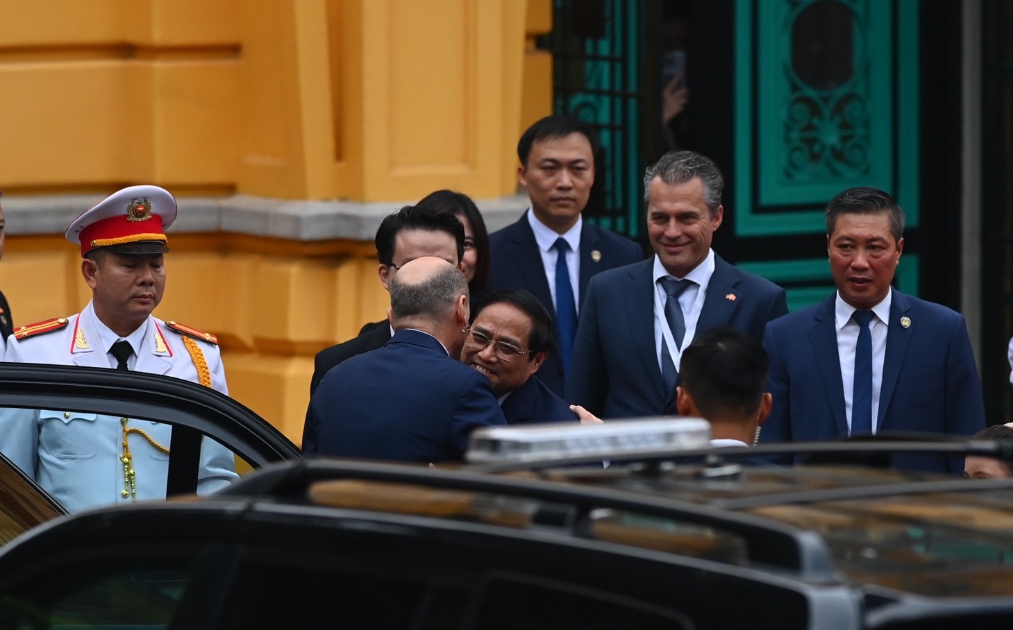 Cận cảnh Thủ tướng Phạm Minh Chính đón Thủ tướng Đức Olaf Scholz - Ảnh 3.