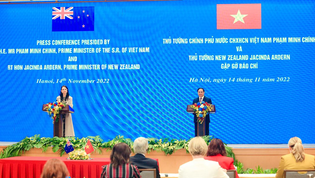 Thủ tướng Phạm Minh Chính và Thủ tướng New Zealand gặp đội tuyển bóng đá nữ - Ảnh 6.
