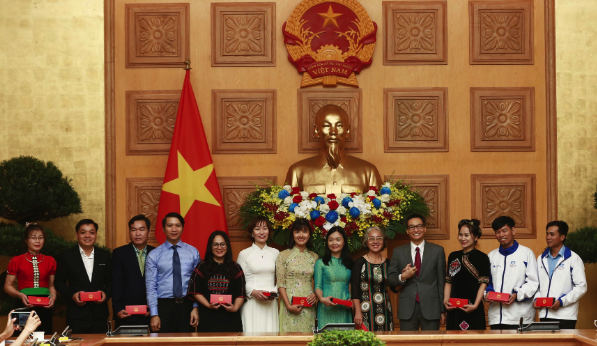 Rà soát các phong trào thi đua không cần thiết làm khổ các thầy cô giáo - Ảnh 3. Rà soát các phong trào thi đua không cần thiết làm khổ các thầy cô giáo - Ảnh 3.