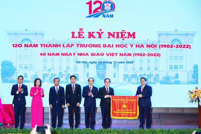 Thủ tướng Phạm Minh Chính dự lễ kỷ niệm ngôi trường 120 tuổi - Ảnh 2.