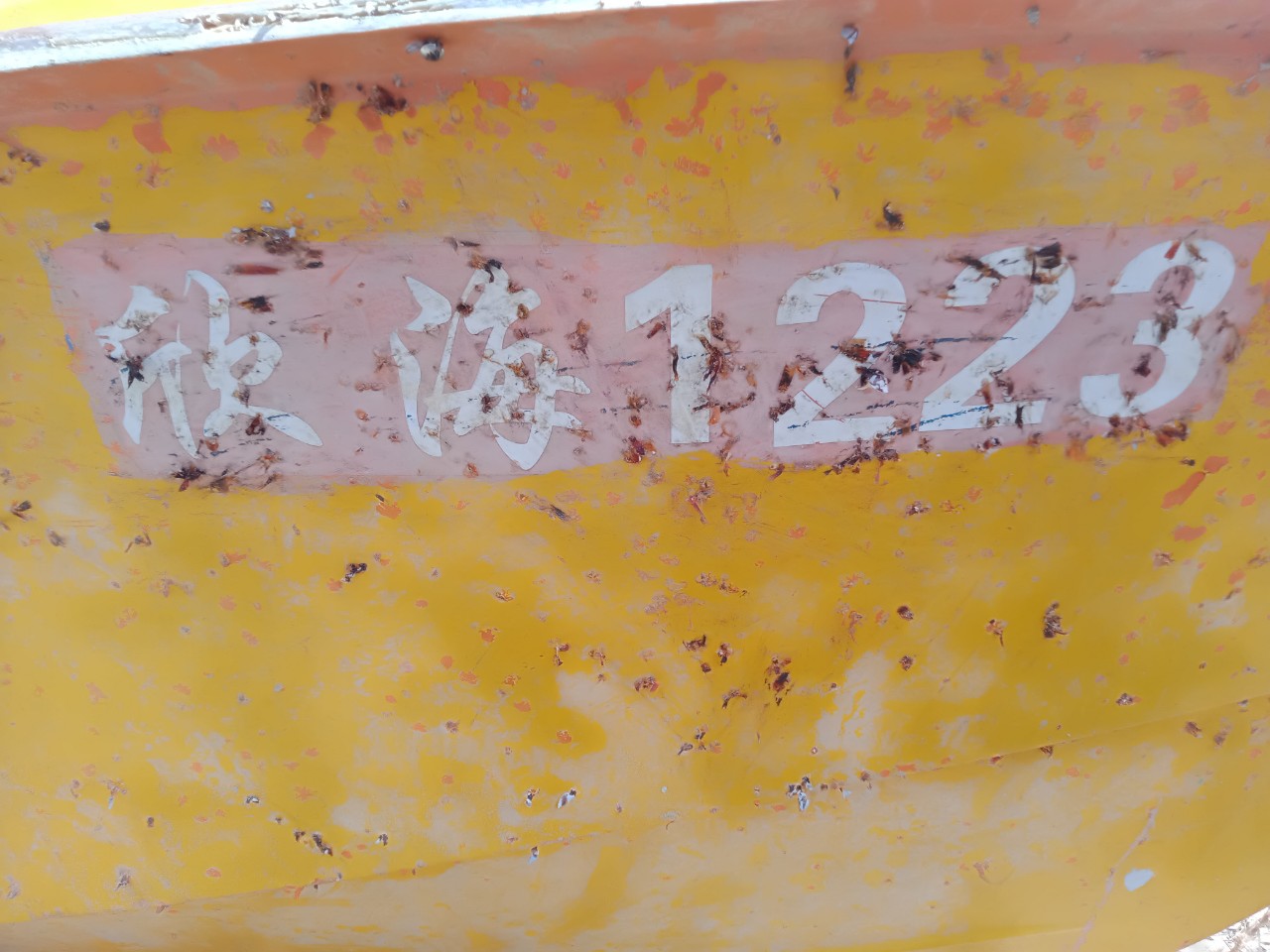 CLIP: Phát hiện hàng chục bánh nghi ma túy, nghĩ đường nên... pha nước nhấm thử - Ảnh 3.