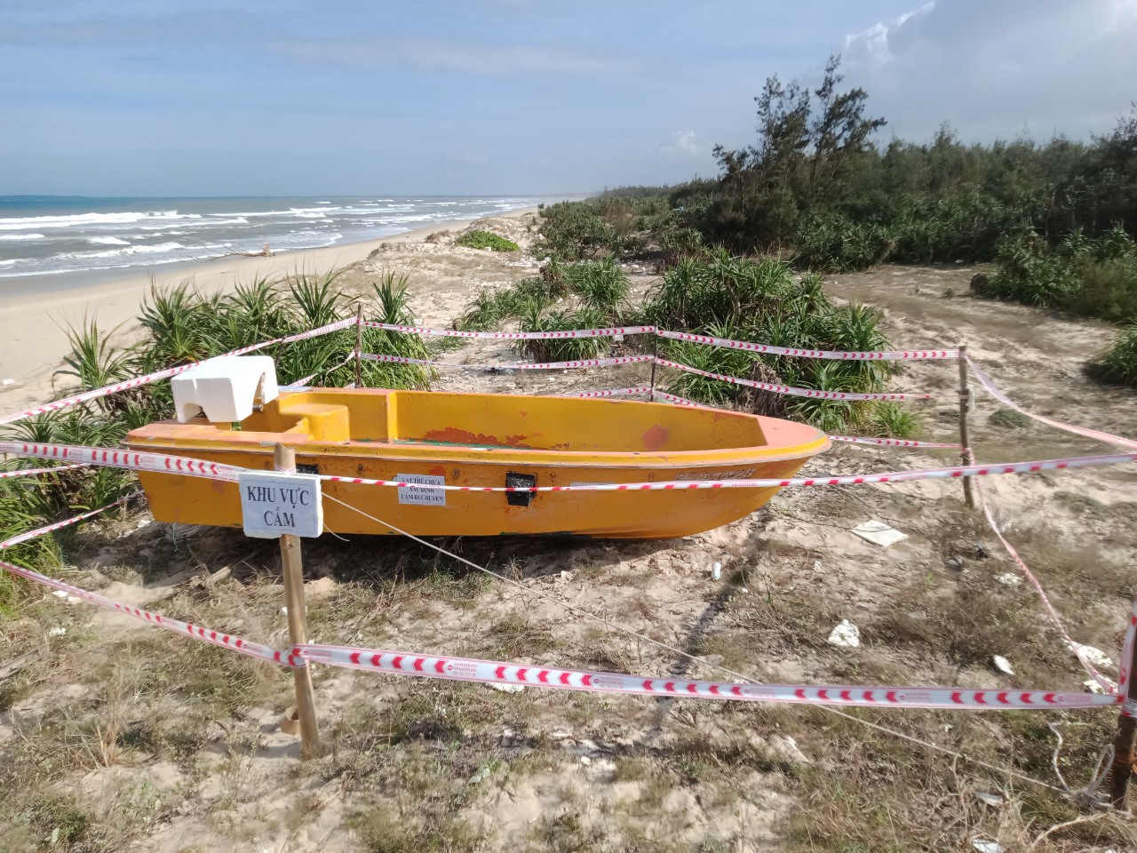 CLIP: Phát hiện hàng chục bánh nghi ma túy, nghĩ đường nên... pha nước nhấm thử - Ảnh 4.