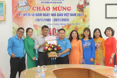 Khánh Hòa: Nhiều hoạt động mừng ngày Nhà giáo Việt Nam 20-11 - Ảnh 1.