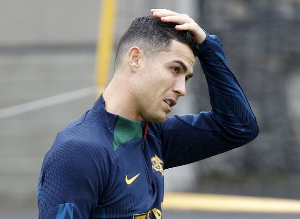 Ronaldo gặp sự cố nhưng vẫn tươi cười và vượt qua! Điều đó đã giúp anh trở thành một trong những cầu thủ được yêu thích nhất trong làng thể thao. Hãy thưởng thức những khoảnh khắc đáng nhớ của anh trong đường đua sự nghiệp.