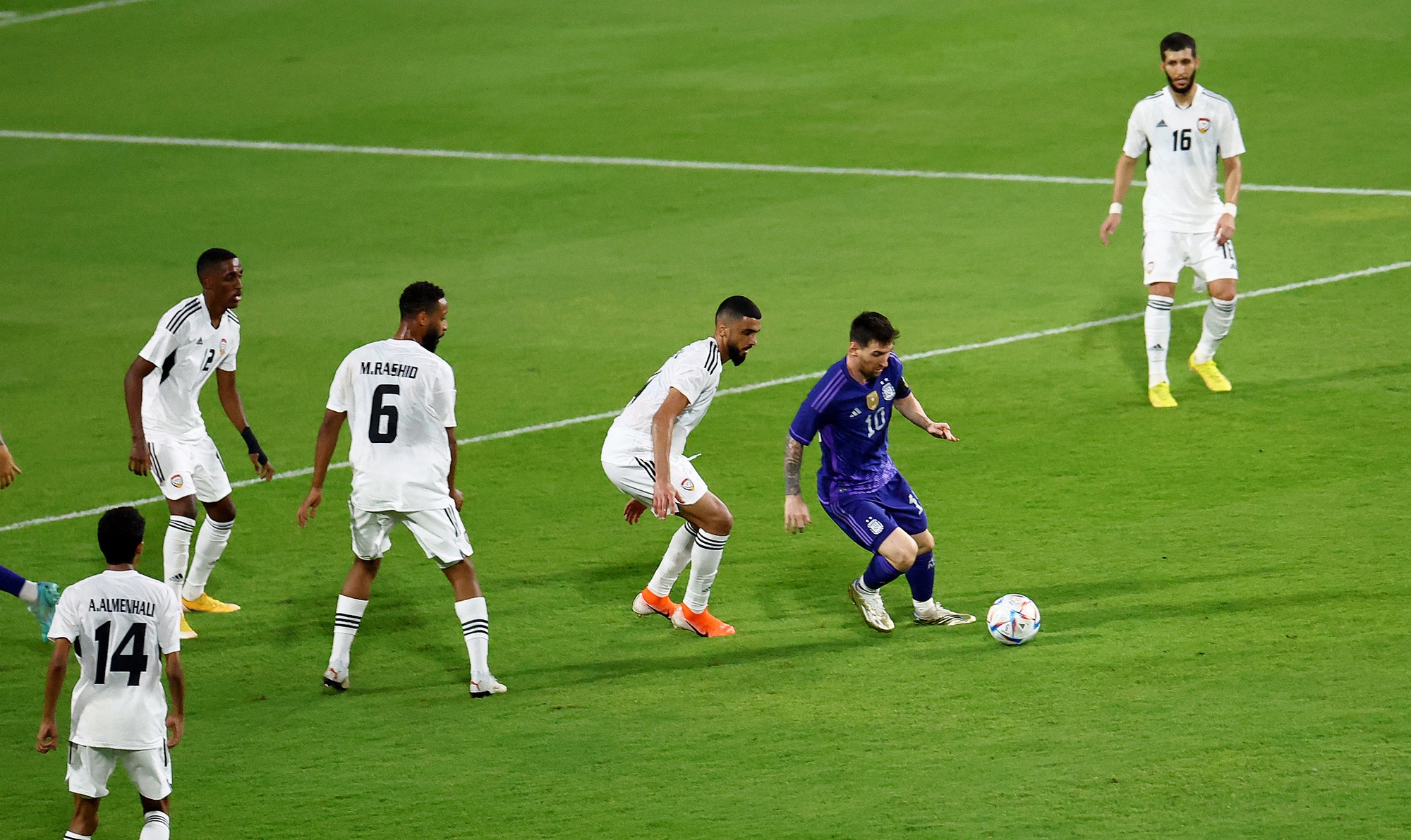 Argentina thắng 5 sao UAE, Messi tự tin chờ World Cup - Ảnh 4.