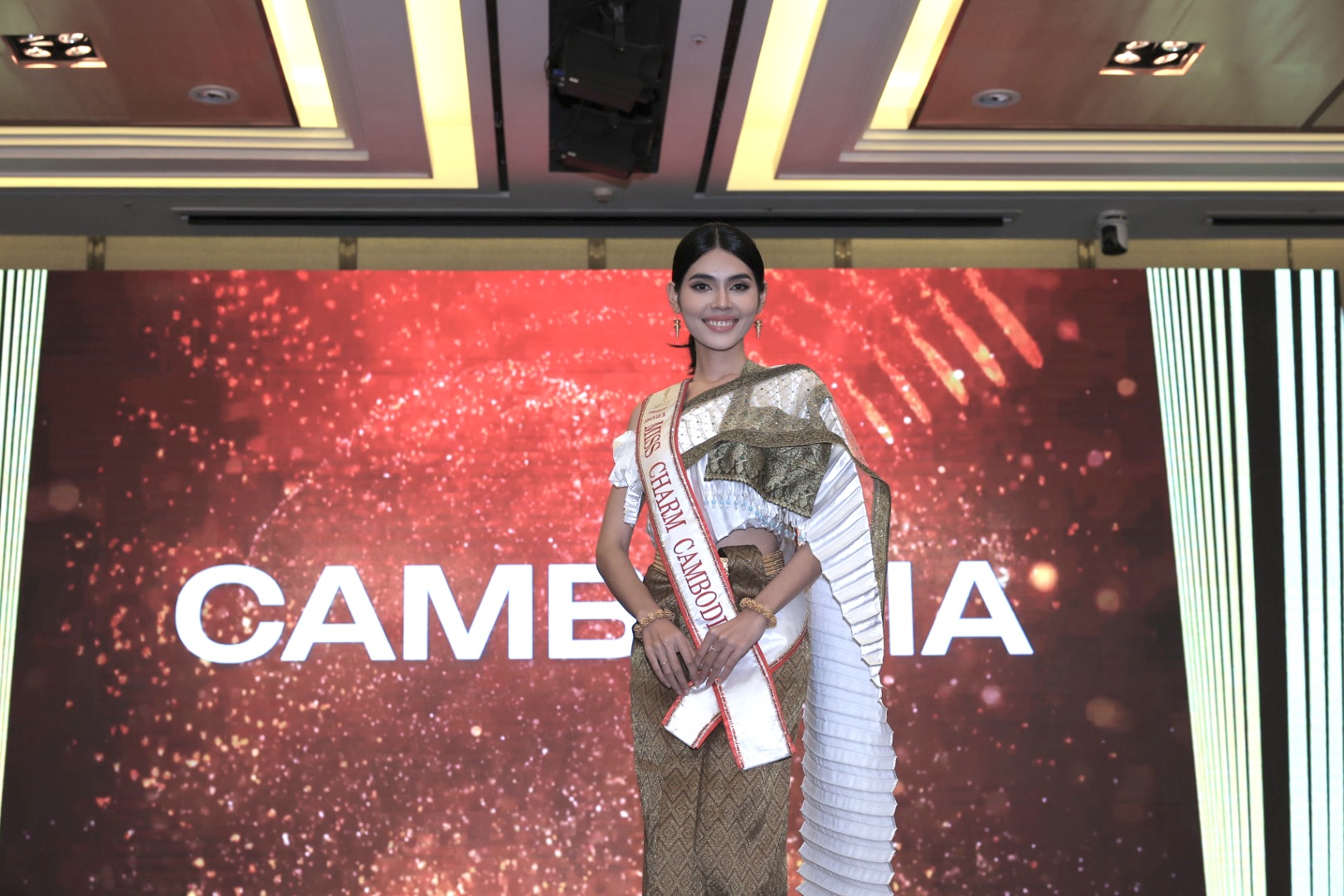 Hoa hậu Miss Charm nhận giải thưởng gần 2,5 tỉ đồng - Ảnh 5.
