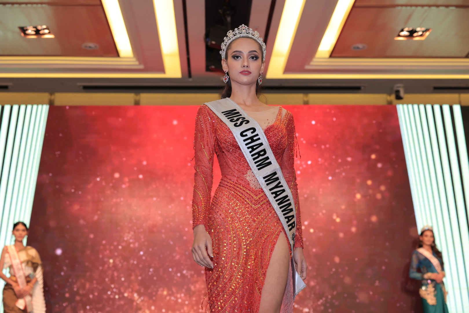 Hoa hậu Miss Charm nhận giải thưởng gần 2,5 tỉ đồng - Ảnh 6.