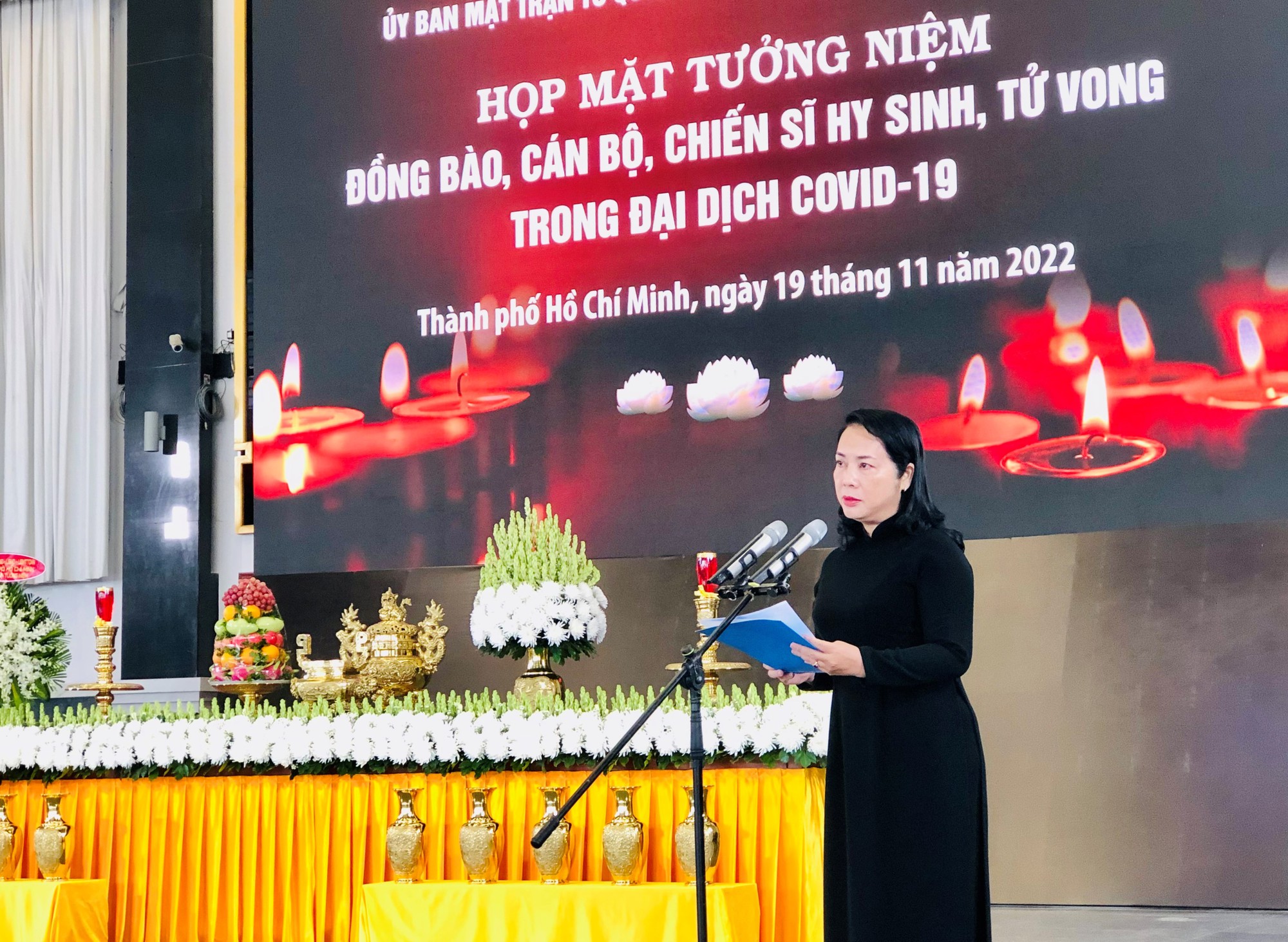 Tưởng niệm đồng bào, cán bộ, chiến sĩ hy sinh, tử vong trong đại dịch COVID-19 - Ảnh 3.