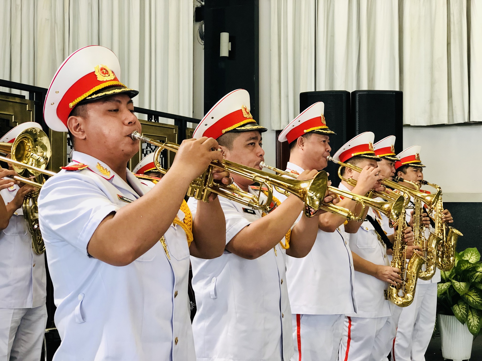 Tưởng niệm đồng bào, cán bộ, chiến sĩ hy sinh, tử vong trong đại dịch COVID-19 - Ảnh 2.