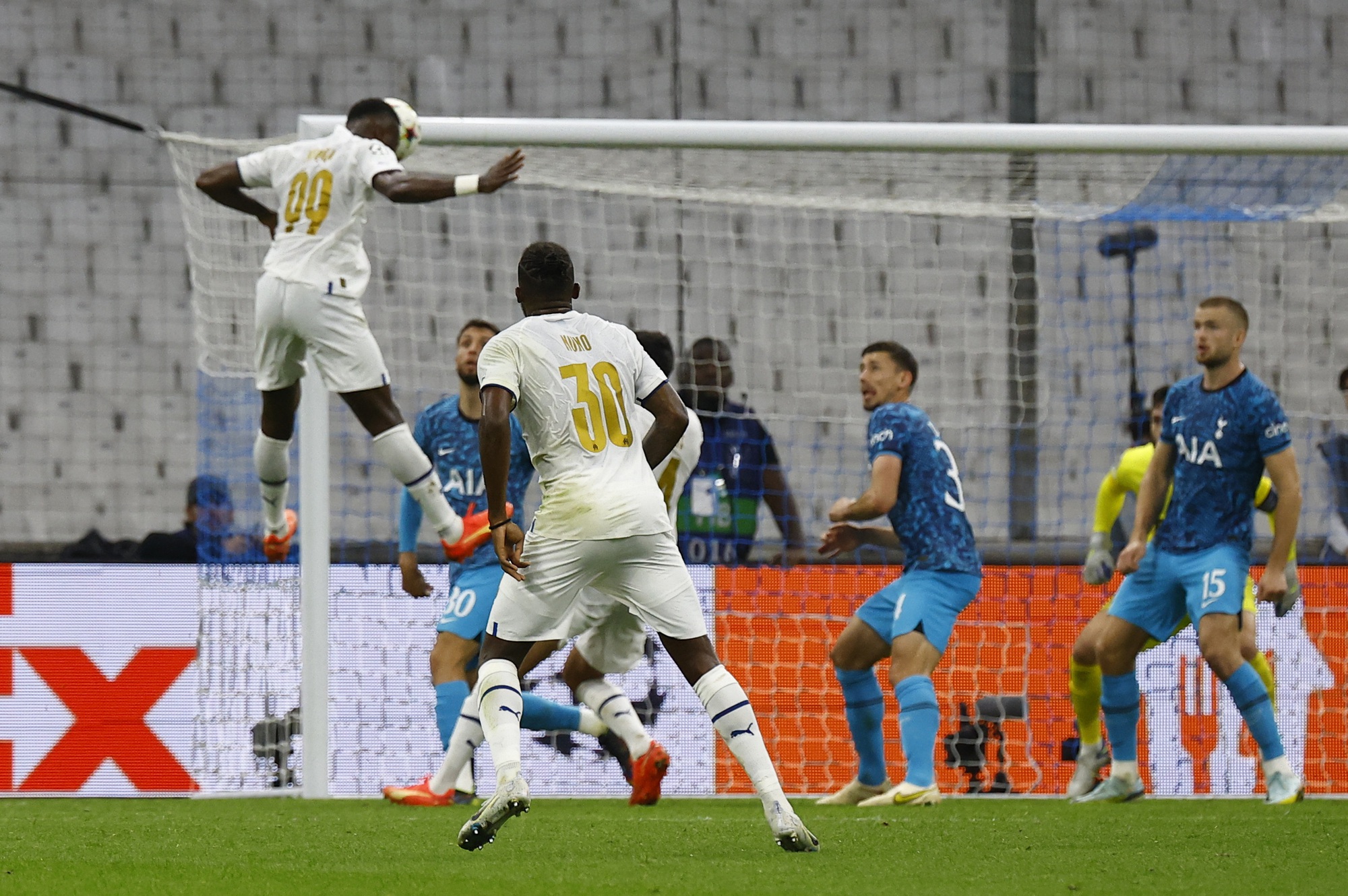 Ngược d&ograve;ng đẳng cấp, Tottenham loại Marseille ở chảo lửa Velodrome - Ảnh 4.