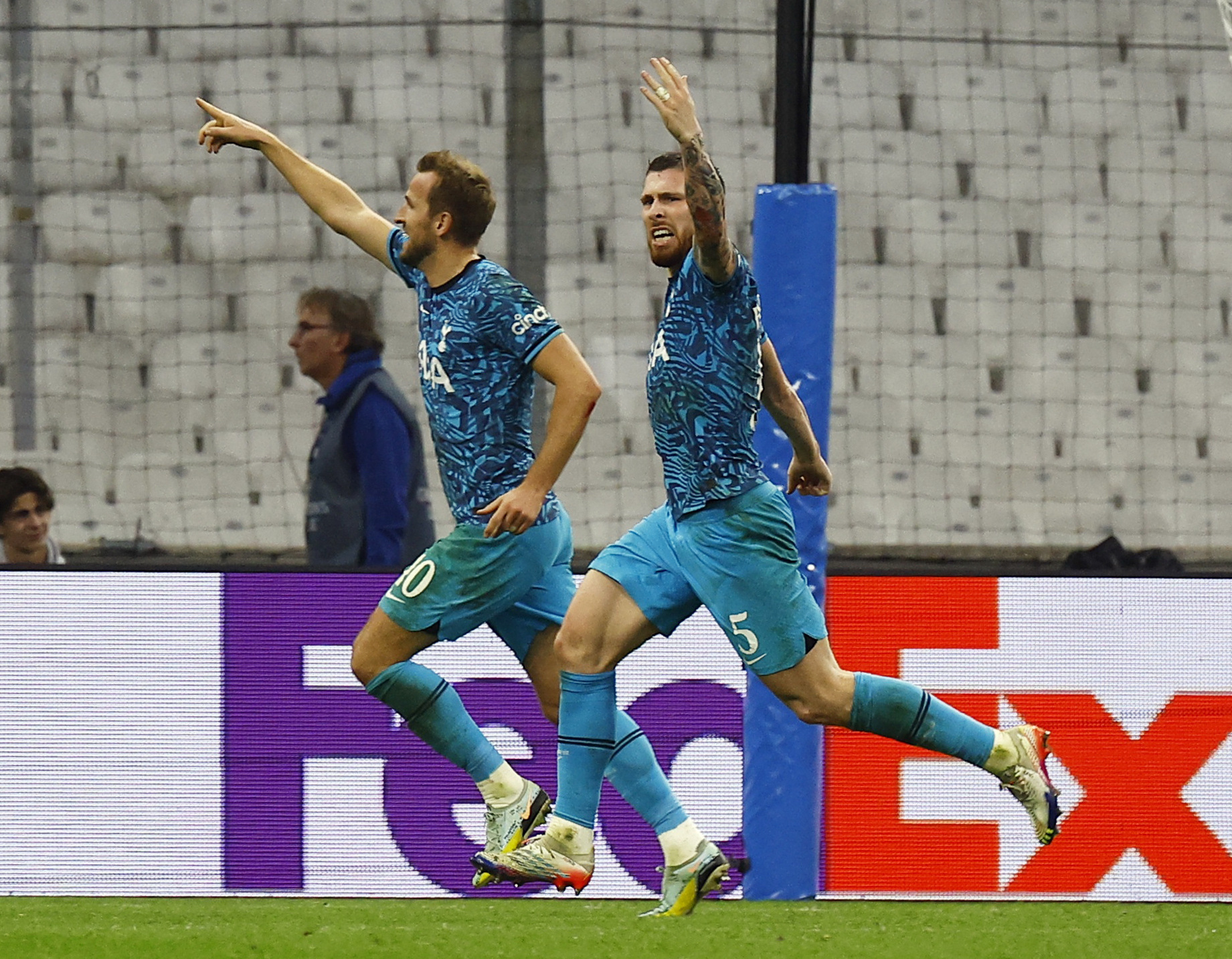 Ngược d&ograve;ng đẳng cấp, Tottenham loại Marseille ở chảo lửa Velodrome - Ảnh 7.