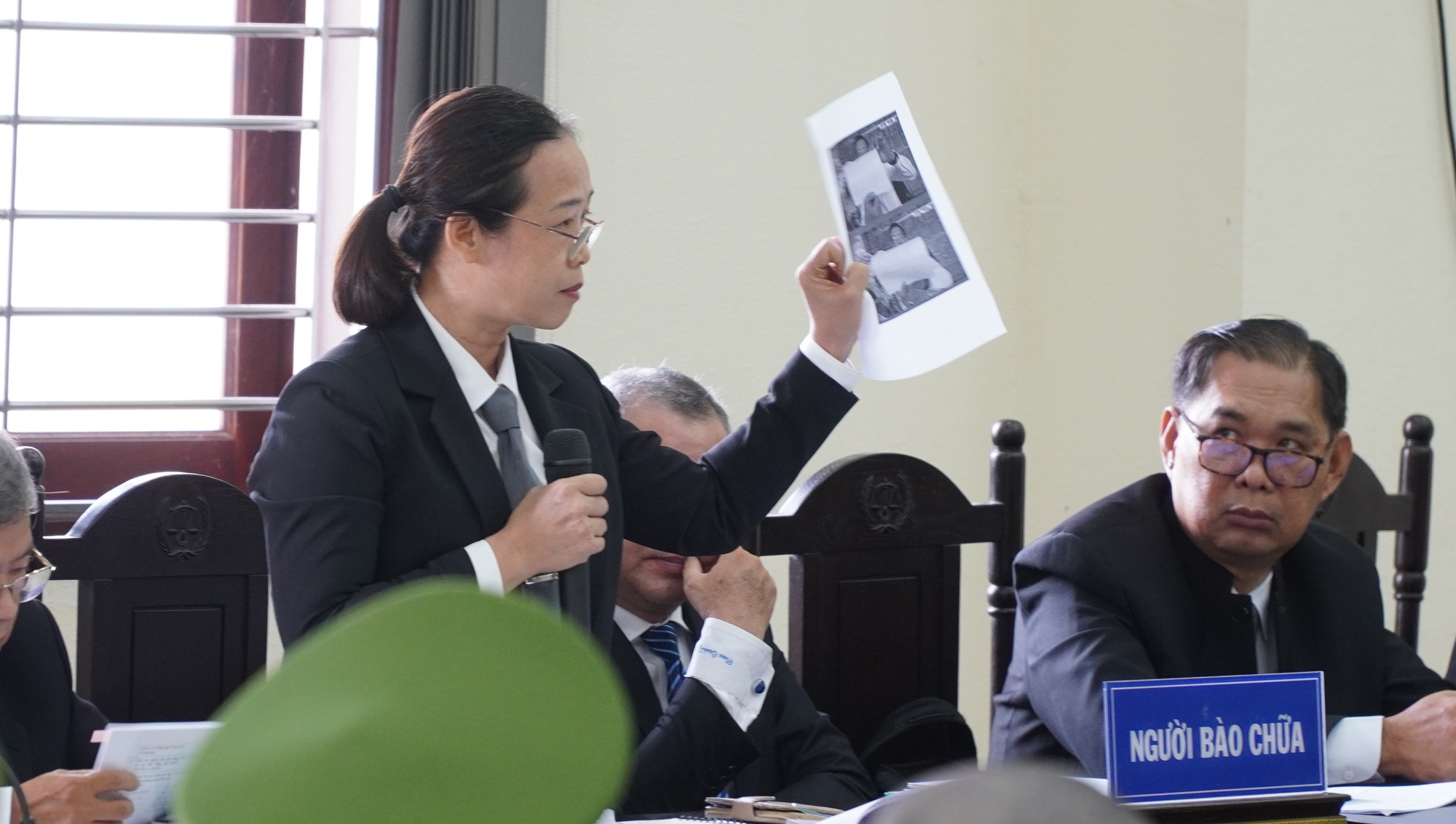 Chùm ảnh: Bị cáo Lê Tùng Vân vắng mặt tại phiên tòa phúc thẩm - Ảnh 8.