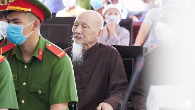 Chùm ảnh: Bị cáo Lê Tùng Vân vắng mặt tại phiên tòa phúc thẩm - Ảnh 10.