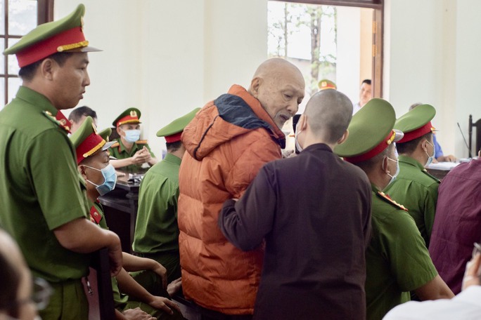 Chùm ảnh: Bị cáo Lê Tùng Vân vắng mặt tại phiên tòa phúc thẩm - Ảnh 9.