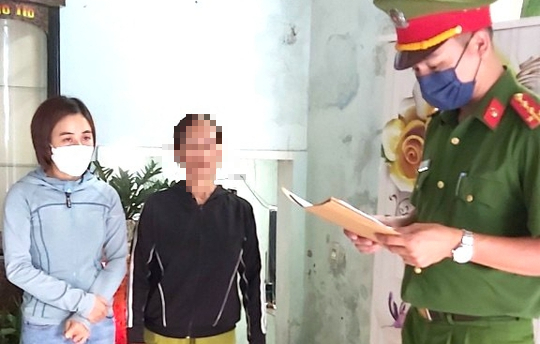 Công an Tam Kỳ thông báo tìm bị hại của cô gái 26 tuổi lừa đảo - Ảnh 1. Công an Tam Kỳ thông báo tìm bị hại của cô gái 26 tuổi lừa đảo - Ảnh 1.