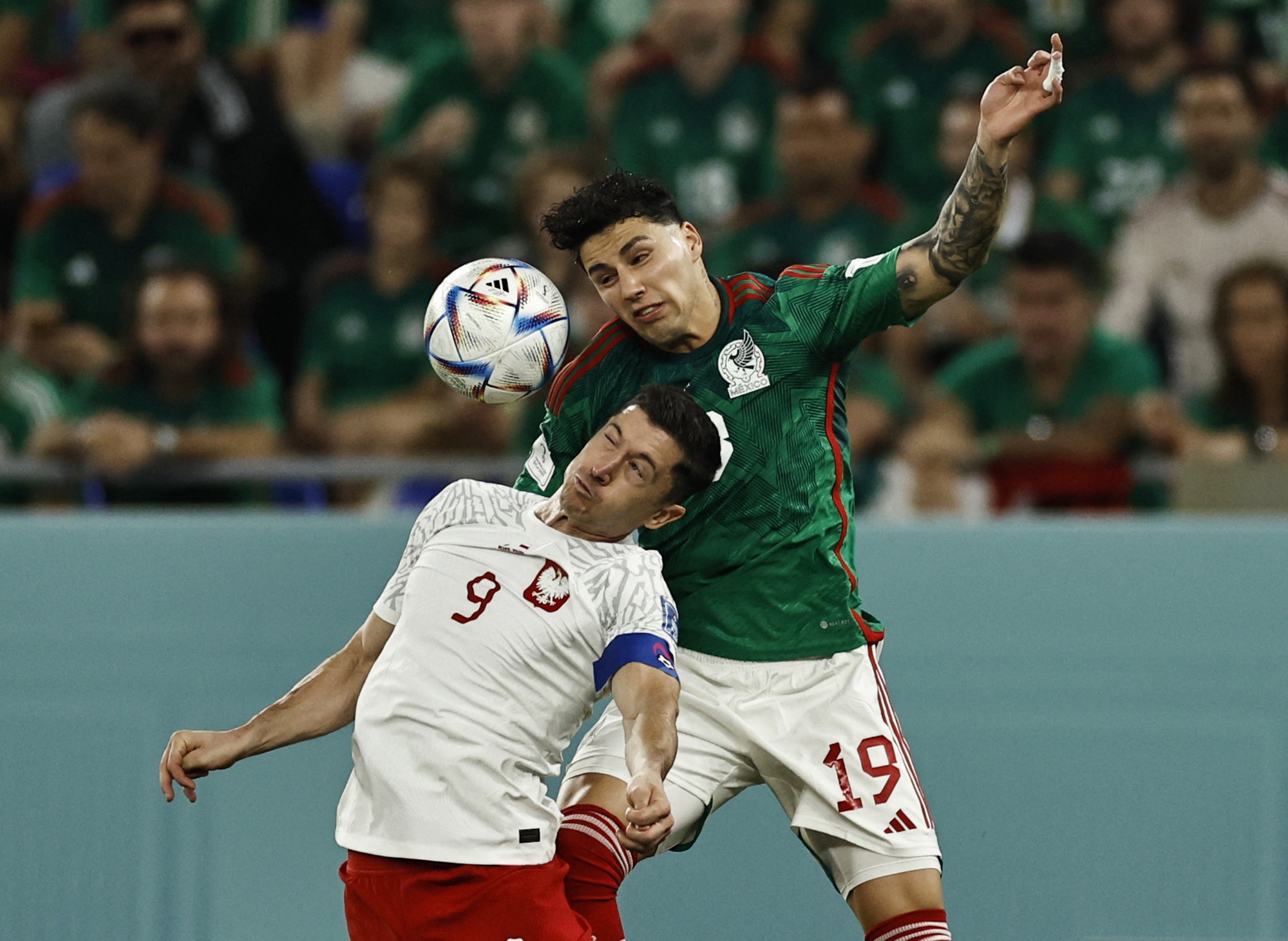 Lewandowski hỏng penalty, Ba Lan chia điểm Mexico - Ảnh 2.